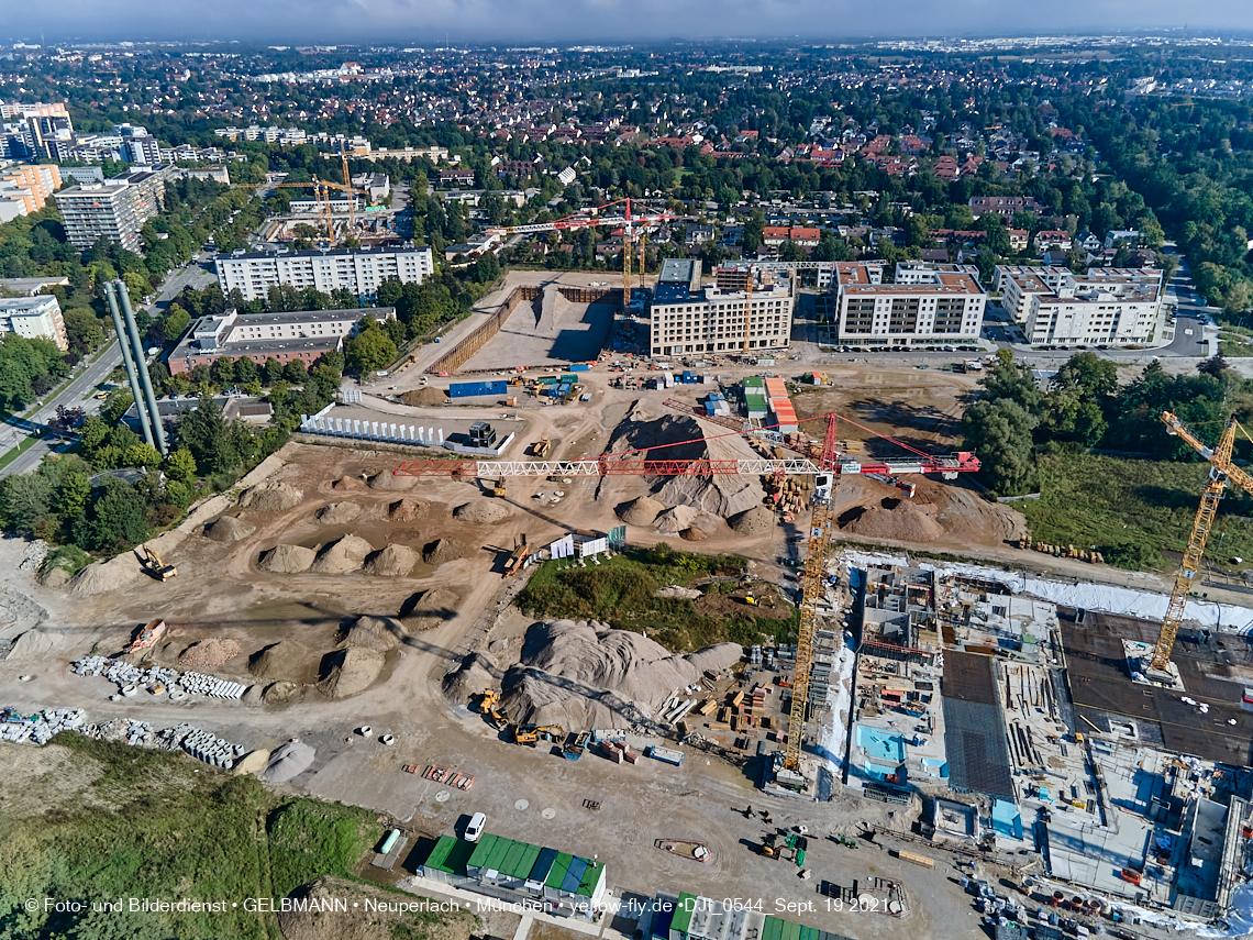 19.09.2021 - Aktuelle Luftbilder aus dem Alexisquartier und Pandion Verde in Neuperlach in München